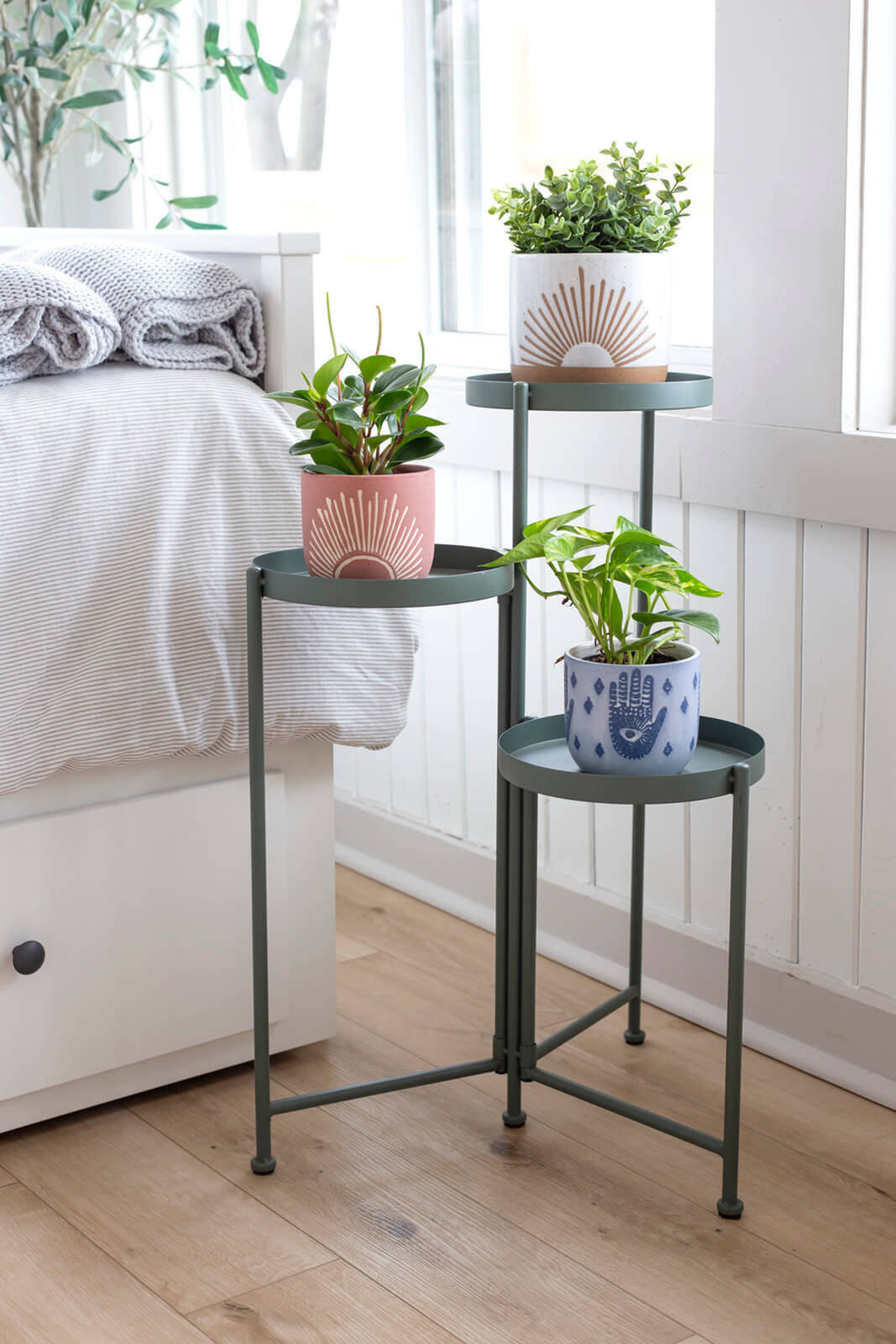 Sunburst planter/Glossy white