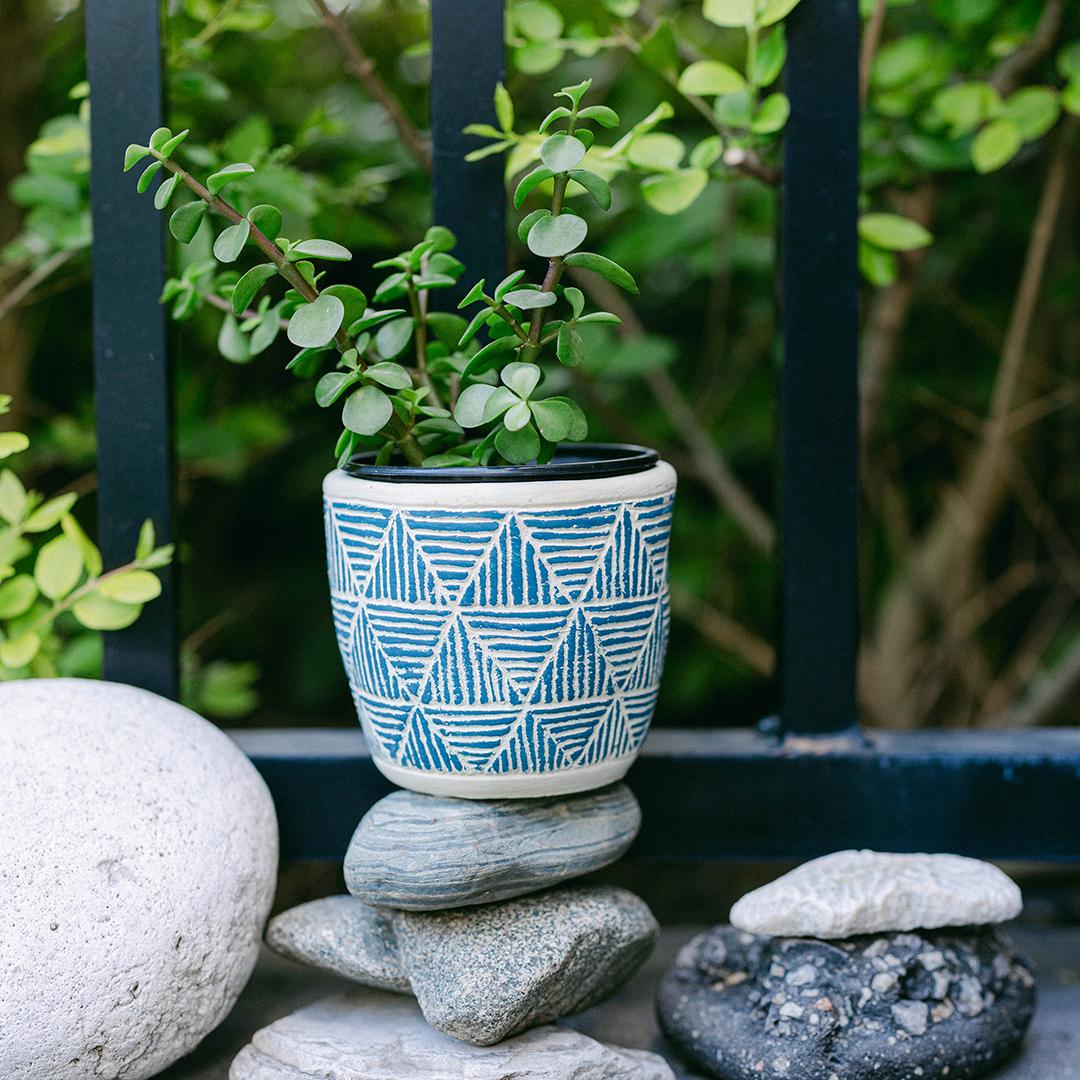 Cache-pot motifs triangles