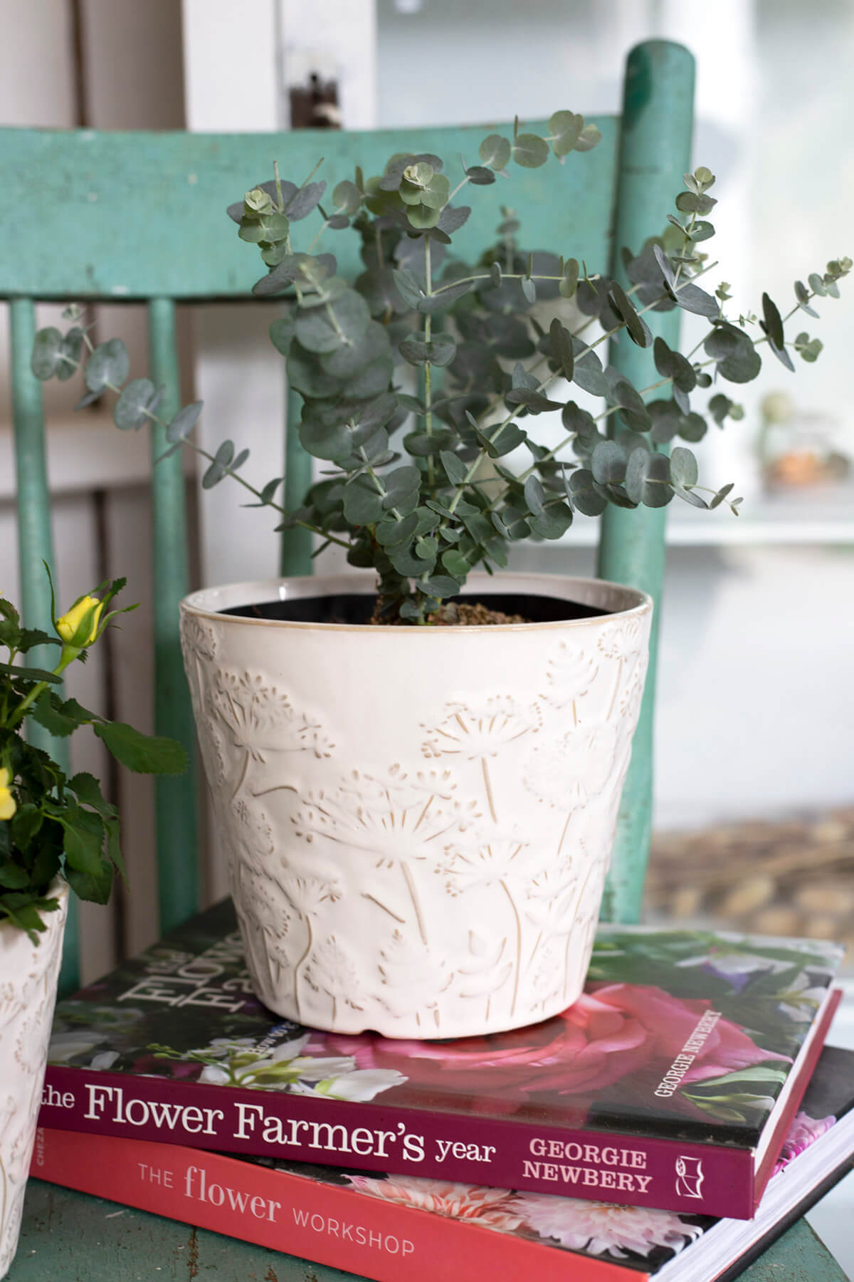 Cache-pot en céramique à relief