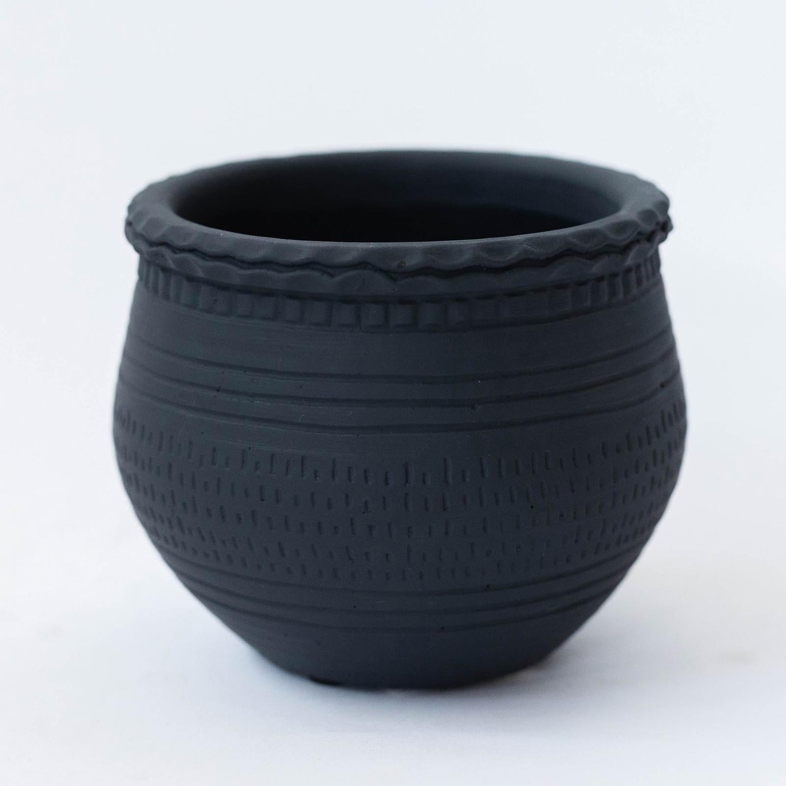 Planter with engraved pattern (CNP-364)